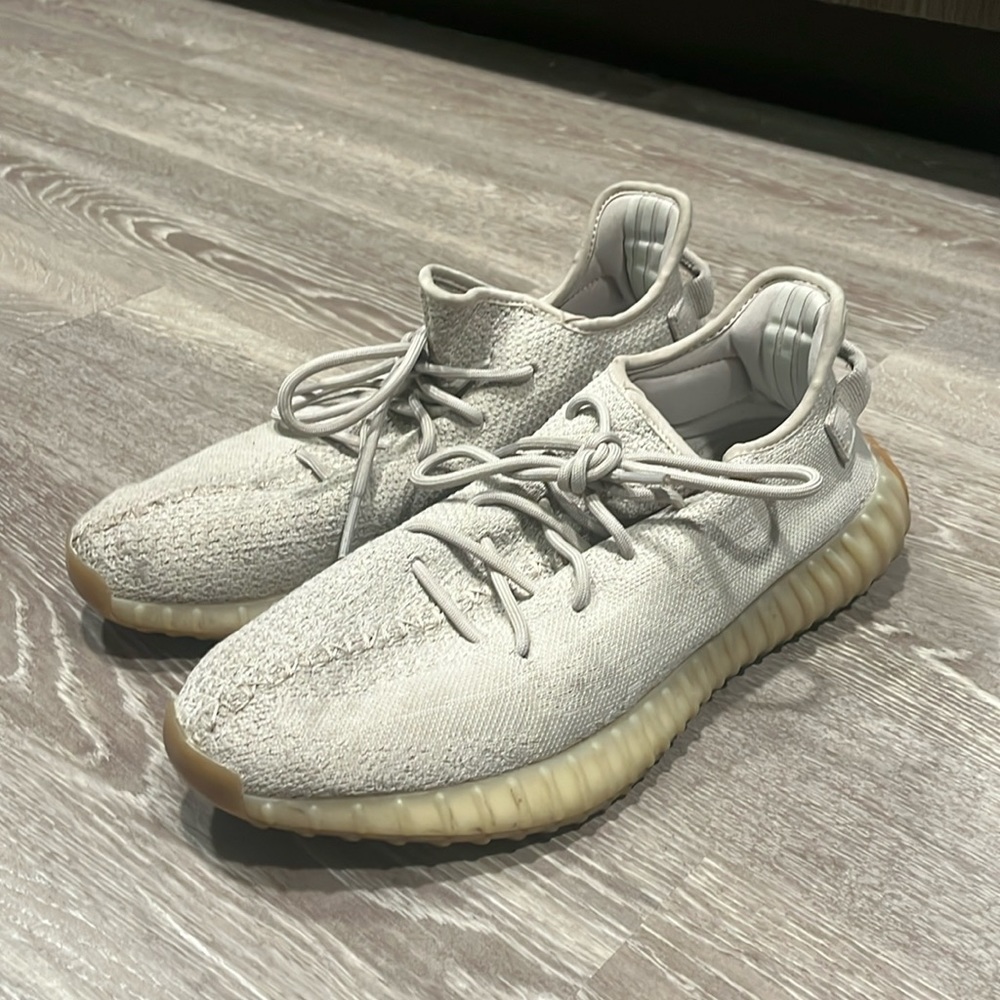 KANYE WEST SNEAKERS
